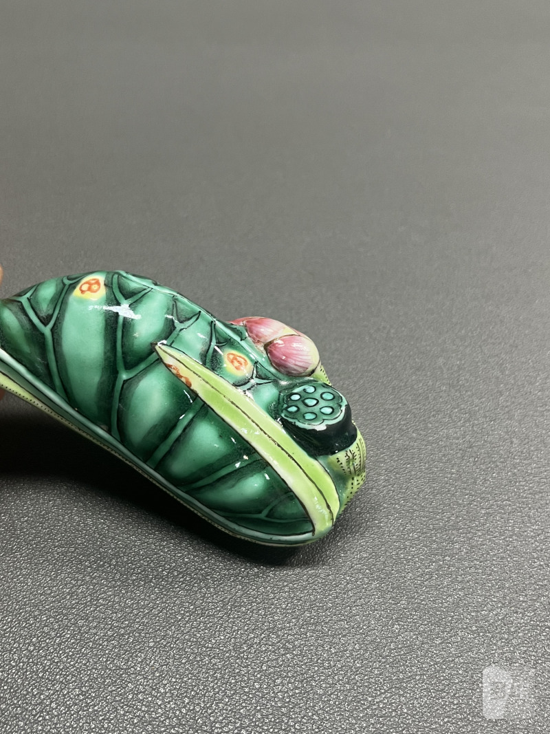 清  仿生荷叶莲花鼻烟壶 - 图8
